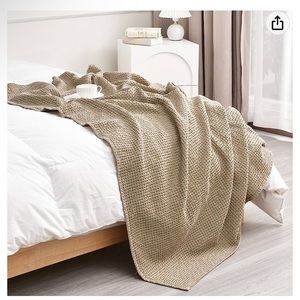 Waffle-knit beige throw blanket for gifting